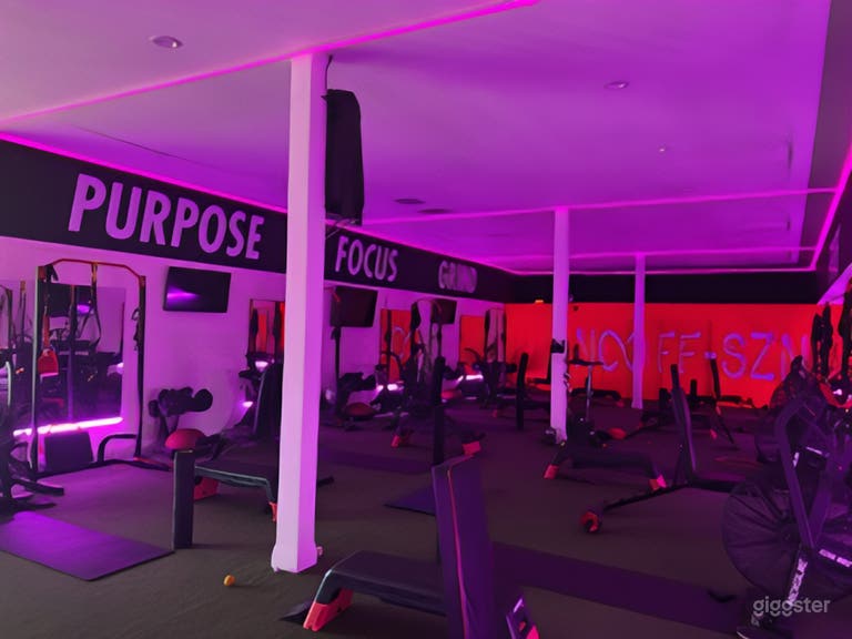  Neon LED Fitness Studio 