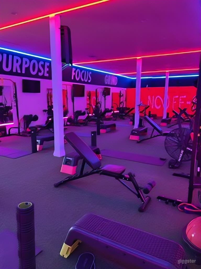  Neon LED Fitness Studio 