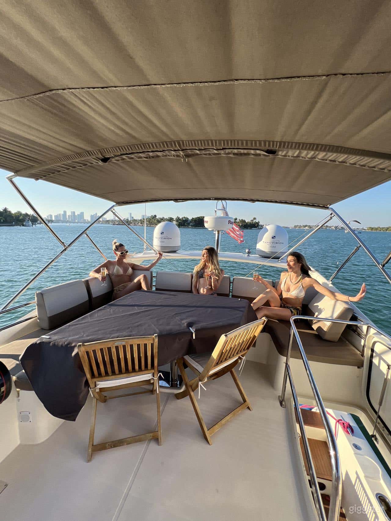 60FT Prestige Yacht Photo 4