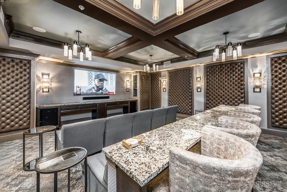 Luxurious Theater Room in St. Petersburg Photo 1