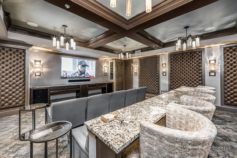  Luxurious Theater Room in St. Petersburg 