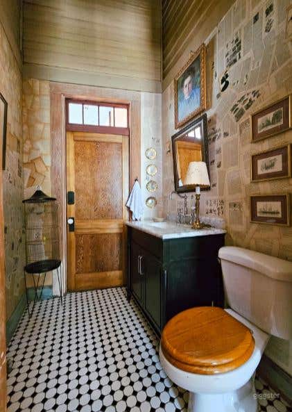  Vintage Luxury Sidehall Splendor 