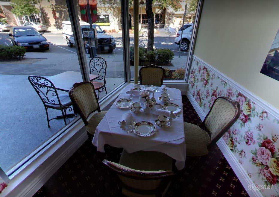 15 Person Private Tea Room Decorated in Victorian Style  Photo 2