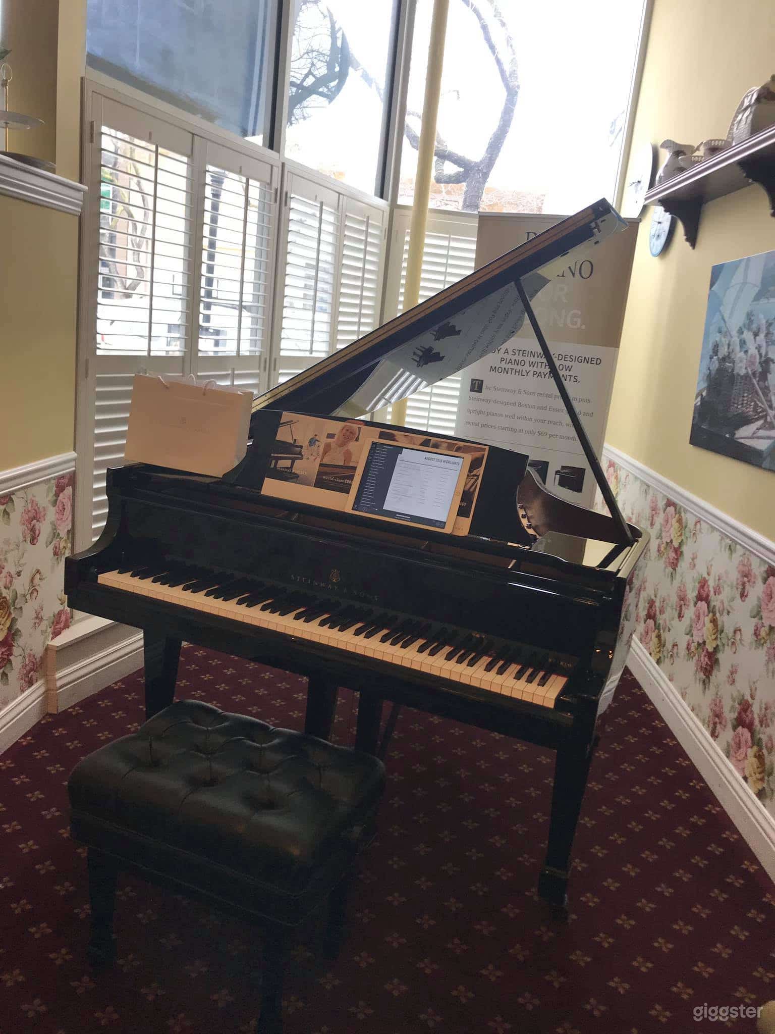 15 Person Private Tea Room Decorated in Victorian Style  Photo 3