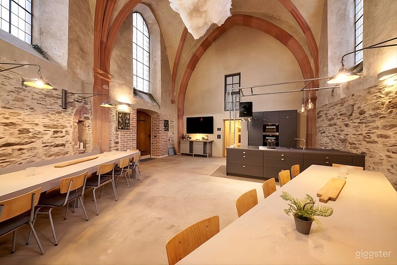 Historische Kirche in modernem Gewand Foto 2