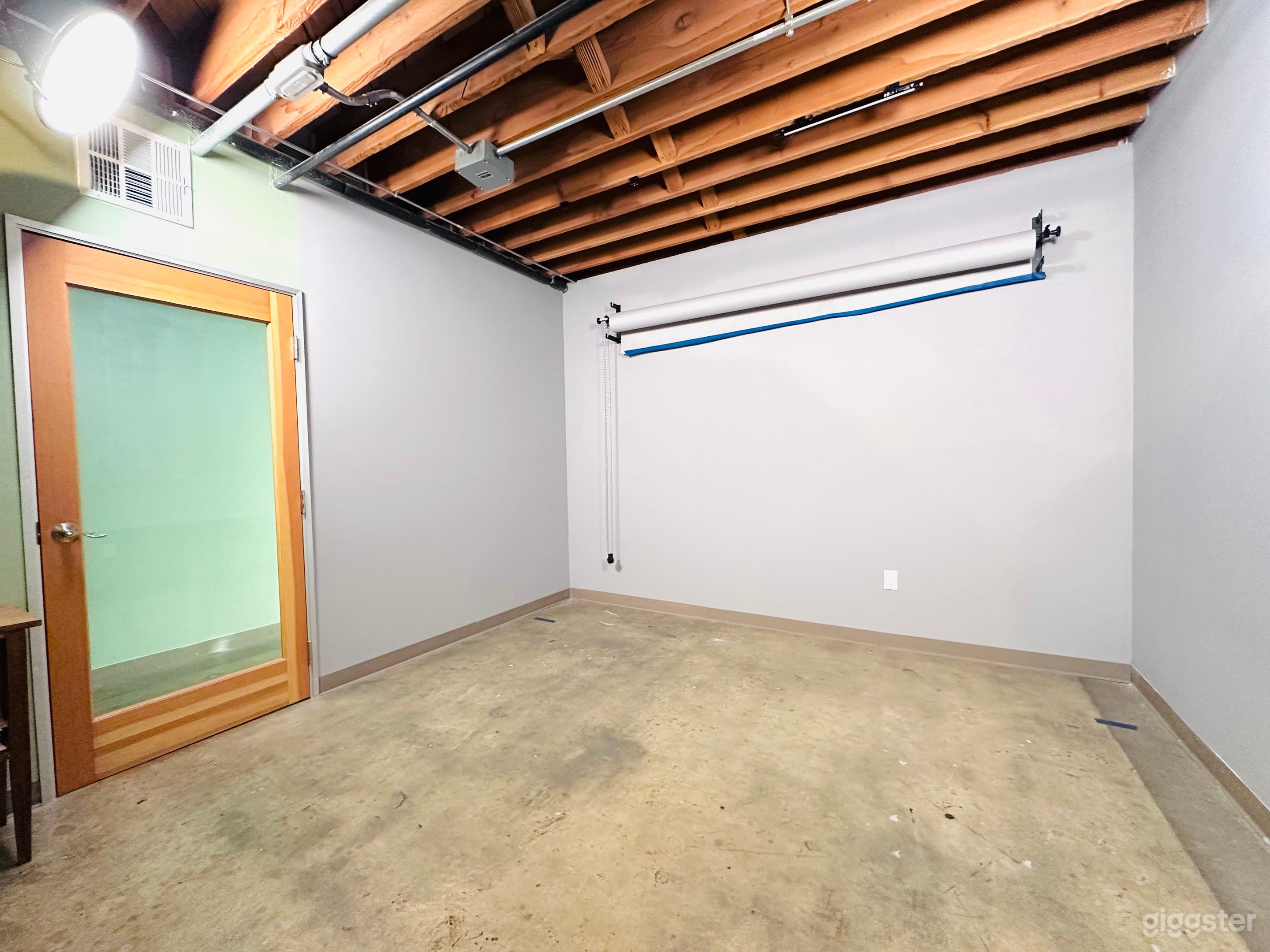 Photo/Video studio great for auditions.