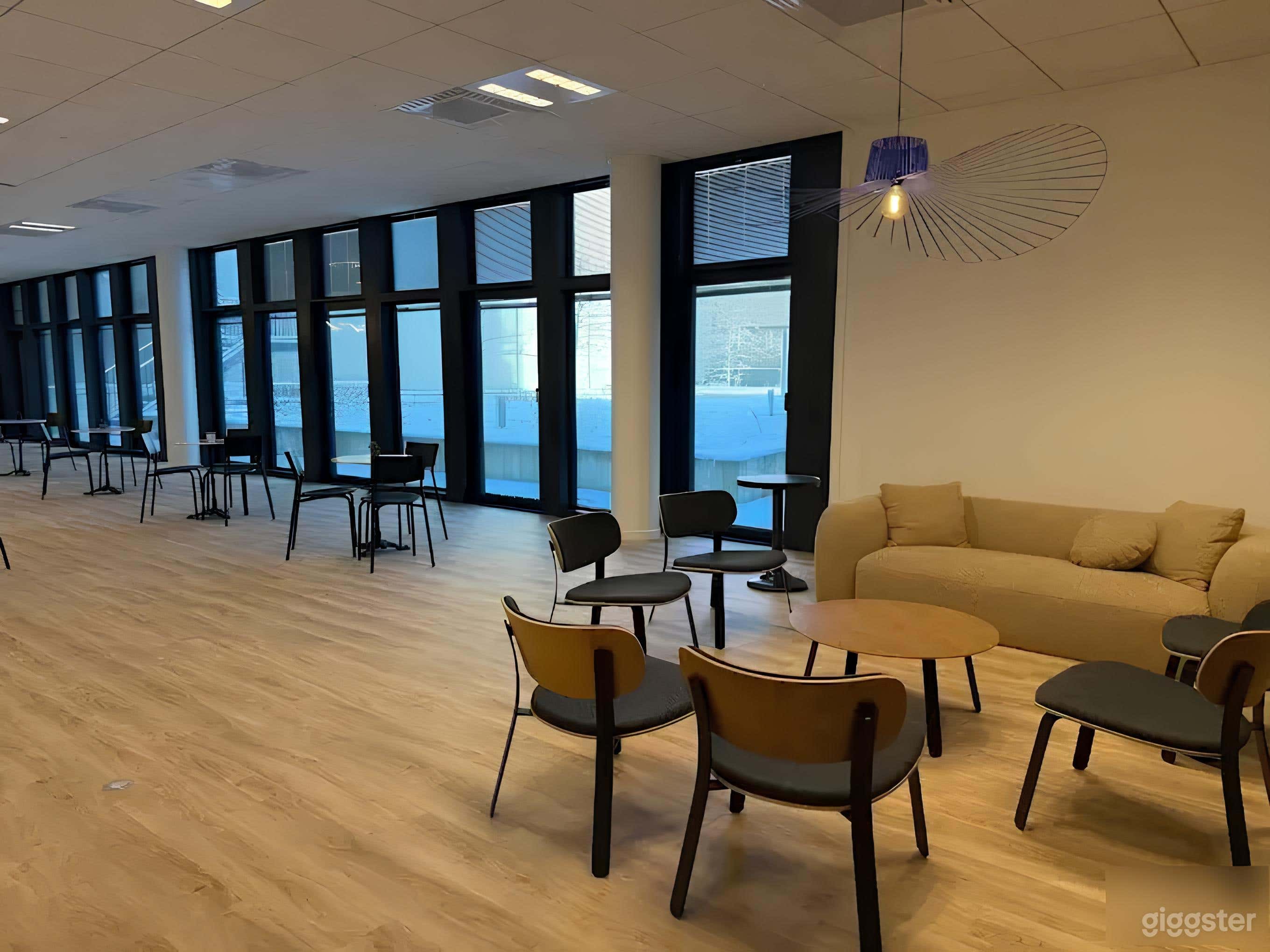 Espace événementiel lounge lumineux et moderne Photo 2