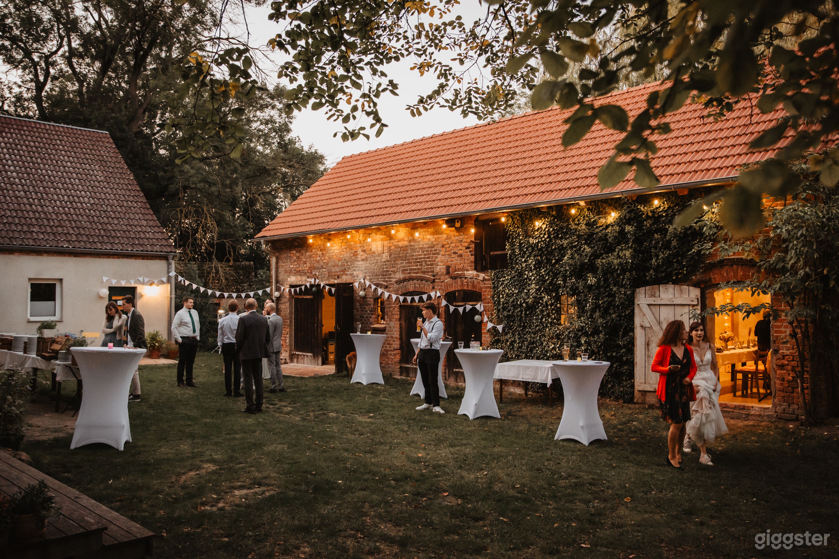 Exclusive Barn & Garden Wedding Venue in Märkische Schweiz Foto 2