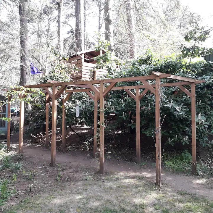 Private House with English Country Garden Photo 3