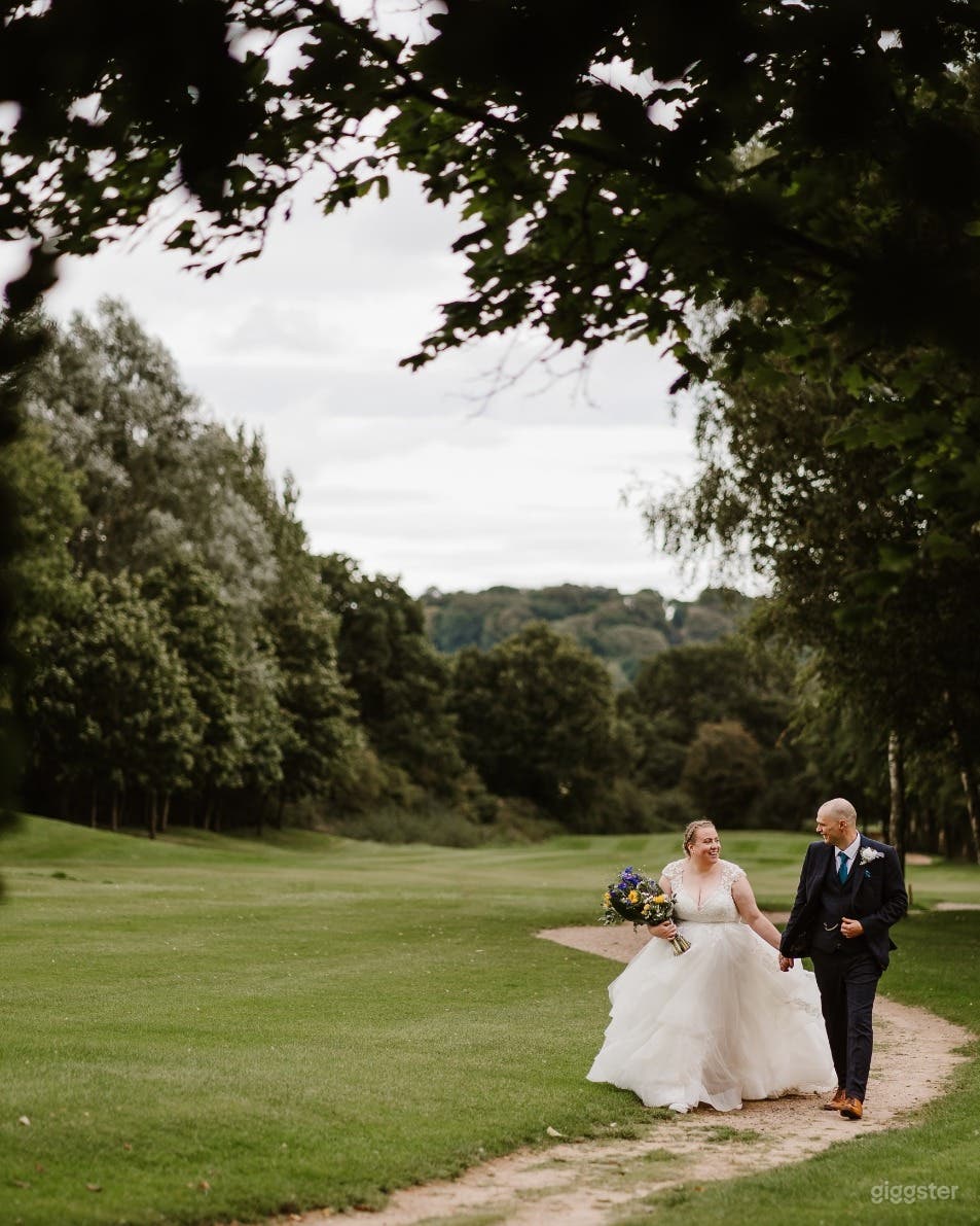 Spacious and Wide Outdoor Garden Photo 2
