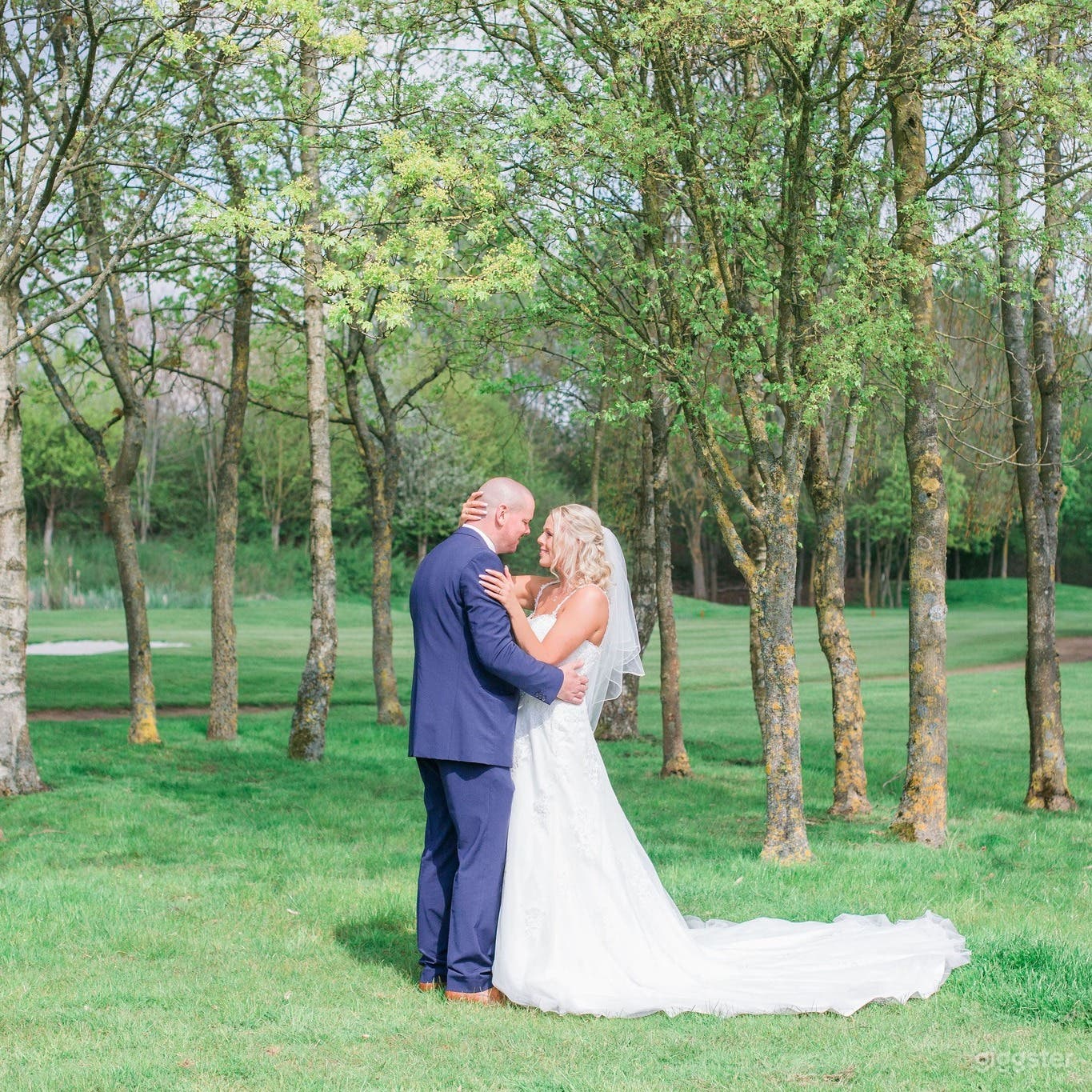 Spacious and Wide Outdoor Garden Photo 3