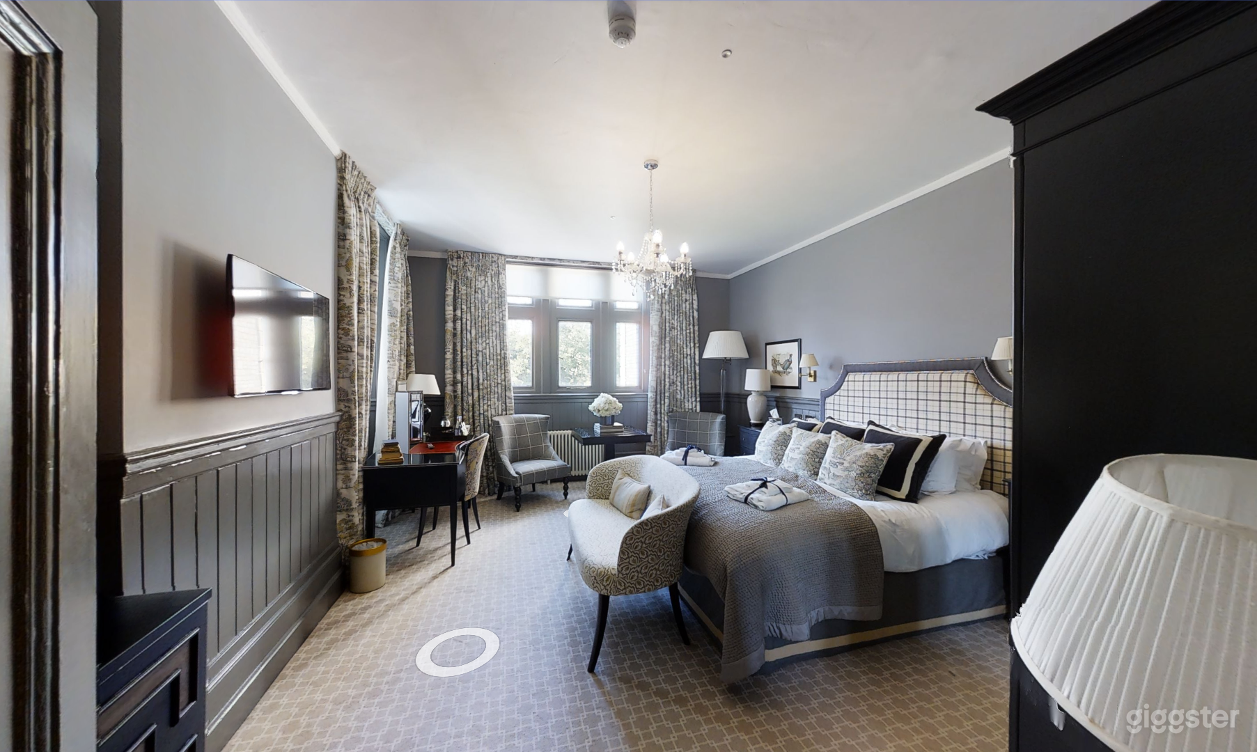 Peregrine Room  Photo 3