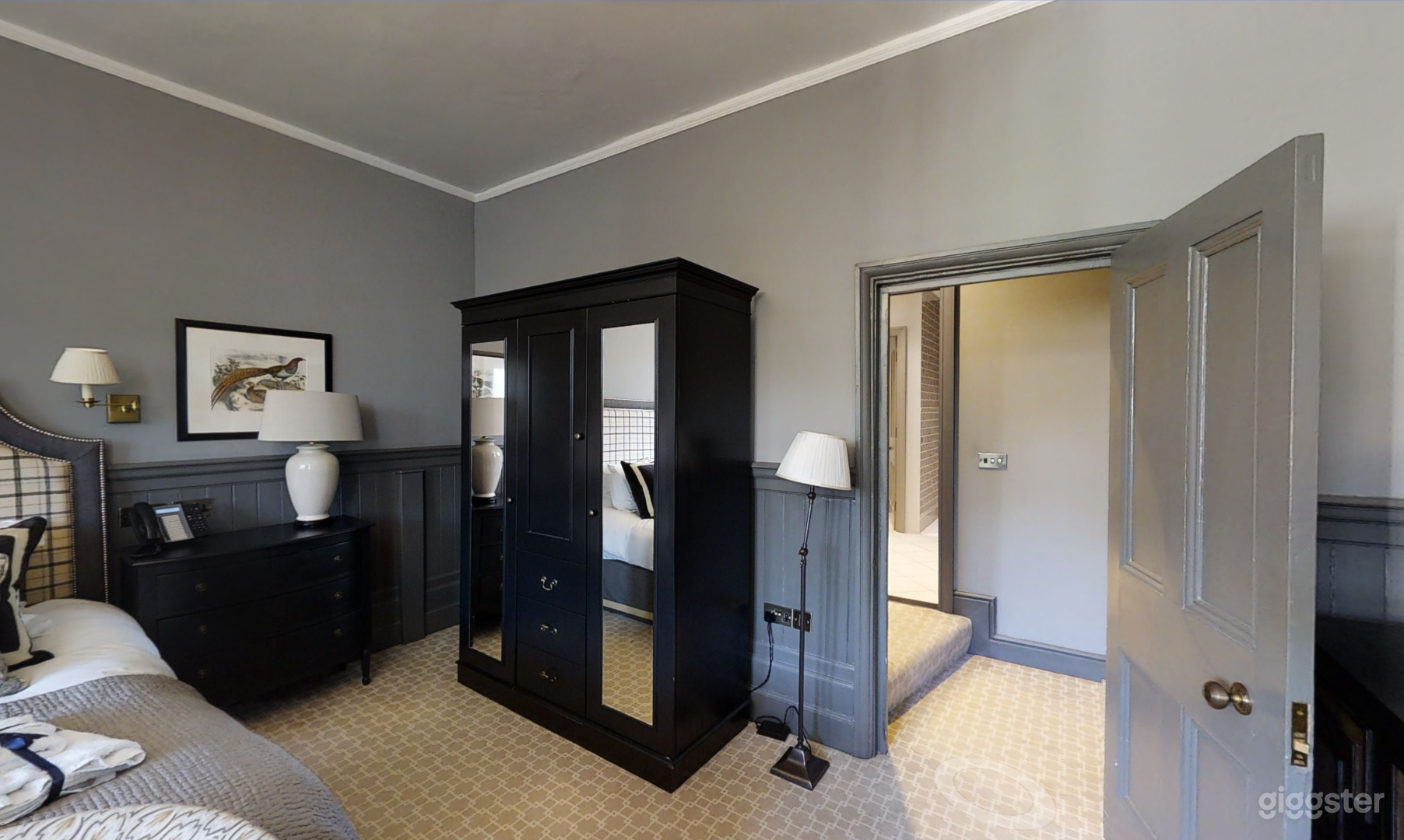 Peregrine Room  Photo 4