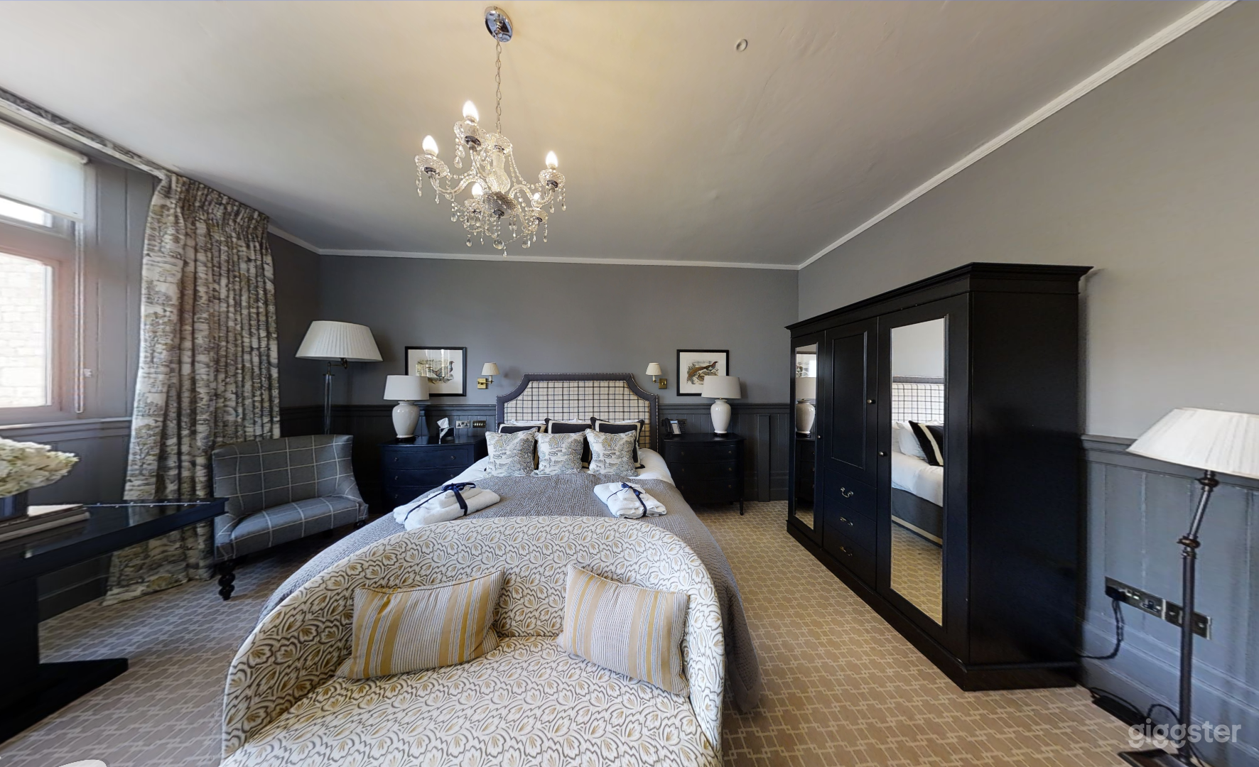 Peregrine Room  Photo 2