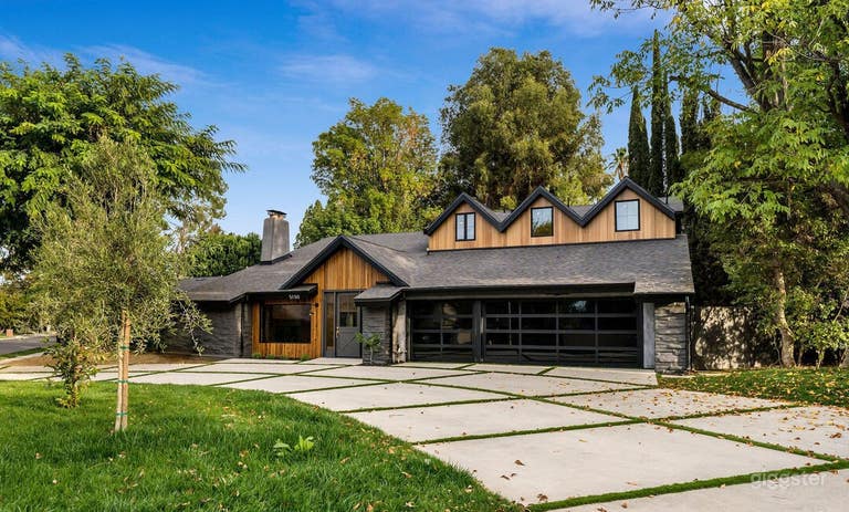  Spacious Modern Encino Farmhouse 
