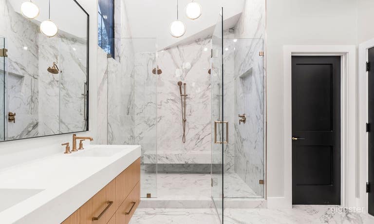  Spacious Modern Encino Farmhouse 