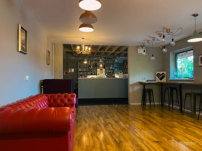  Bar &amp; Reception 
