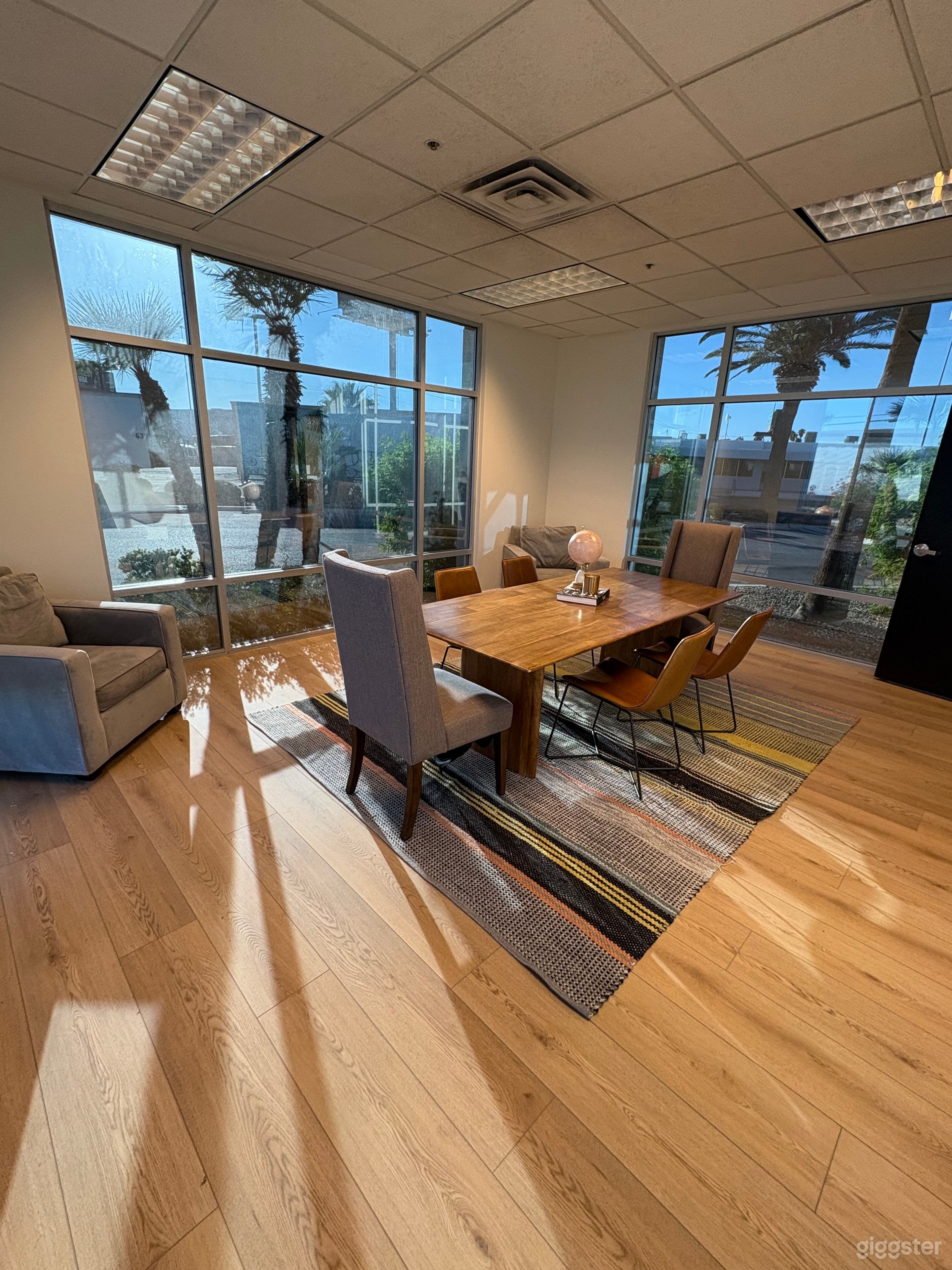 Henry Small Meeting Room – for Team Meetings &amp; Interviews Photo 2