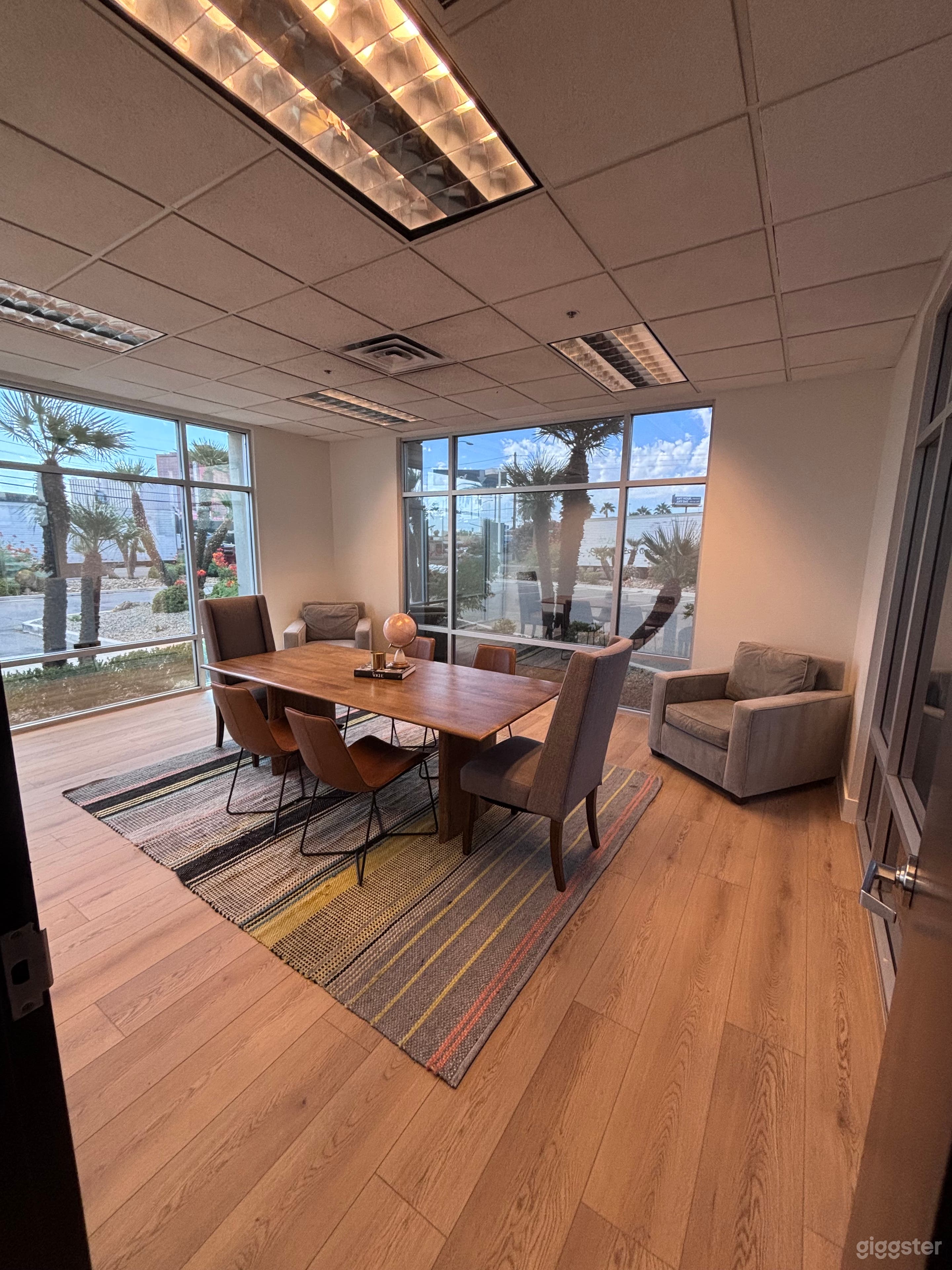 Henry Small Meeting Room – for Team Meetings &amp; Interviews Photo 1