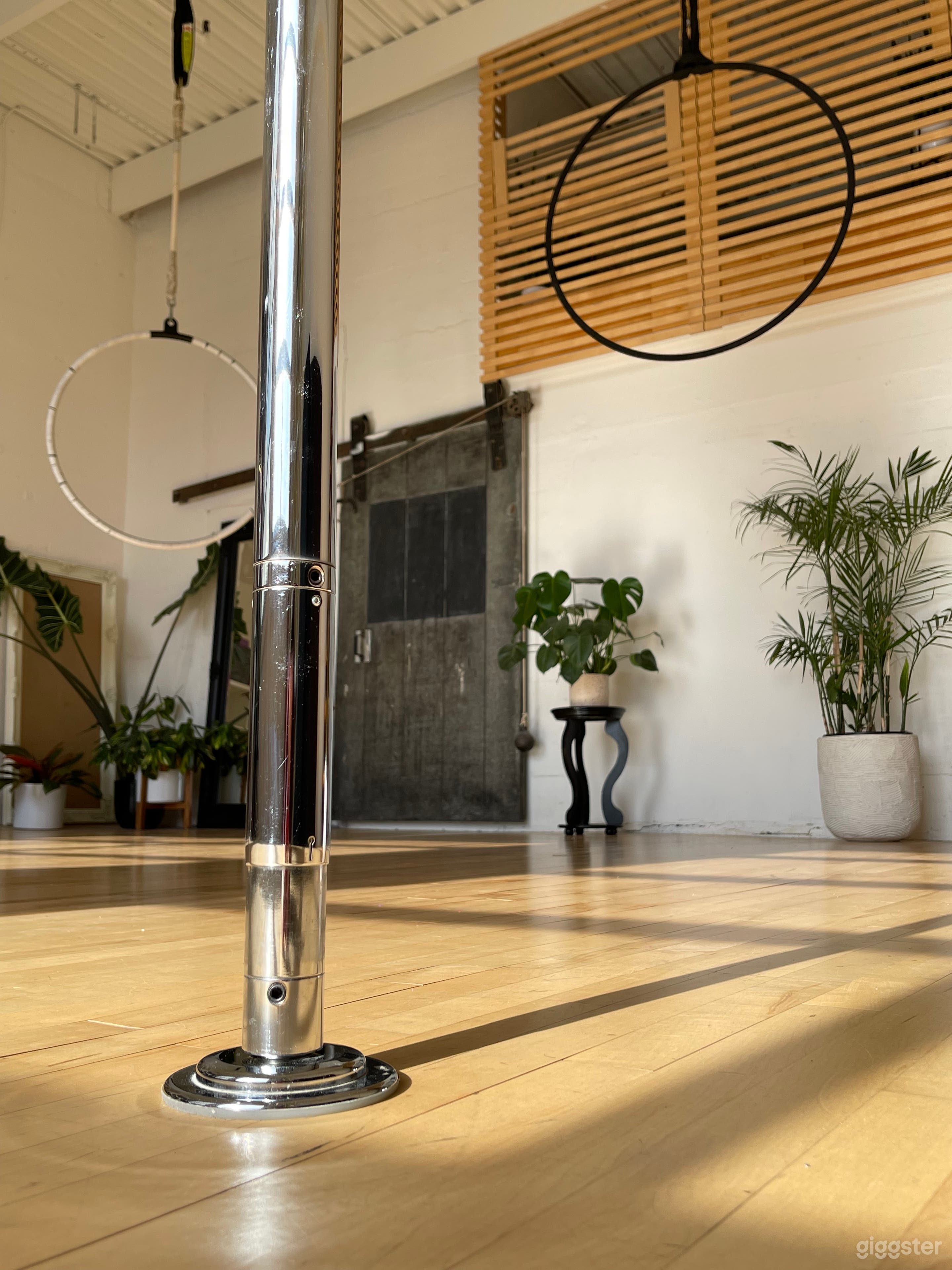 Bright &amp; Open Aerial Studio Photo 2