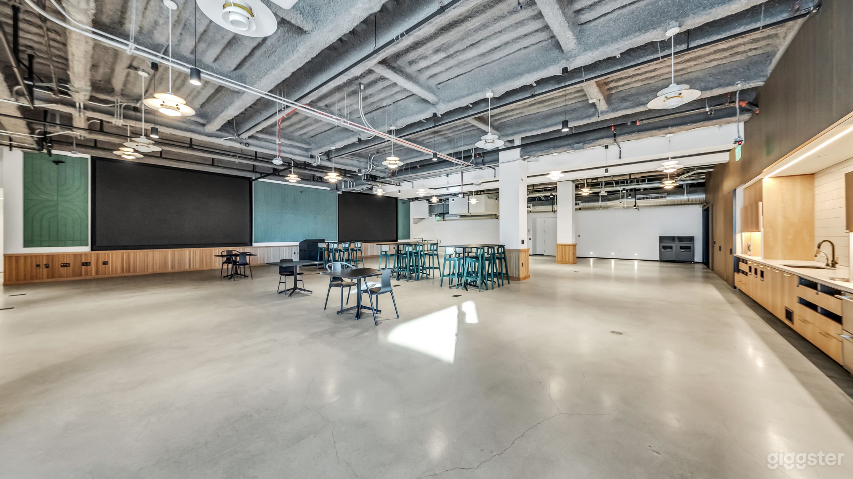 Large Open Event Space with Huge Displays Photo 3