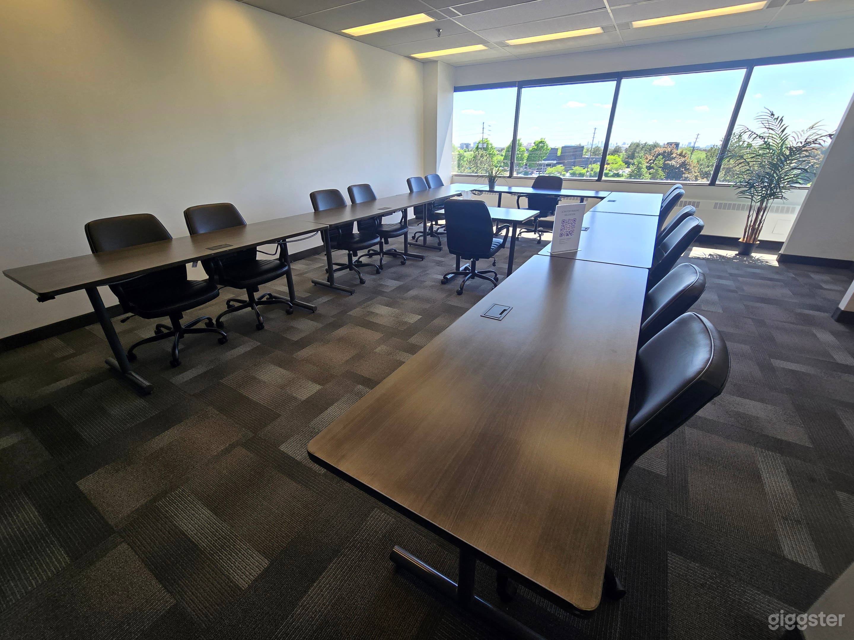 Versatile Meeting Room for 18 (Room #6) Photo 4