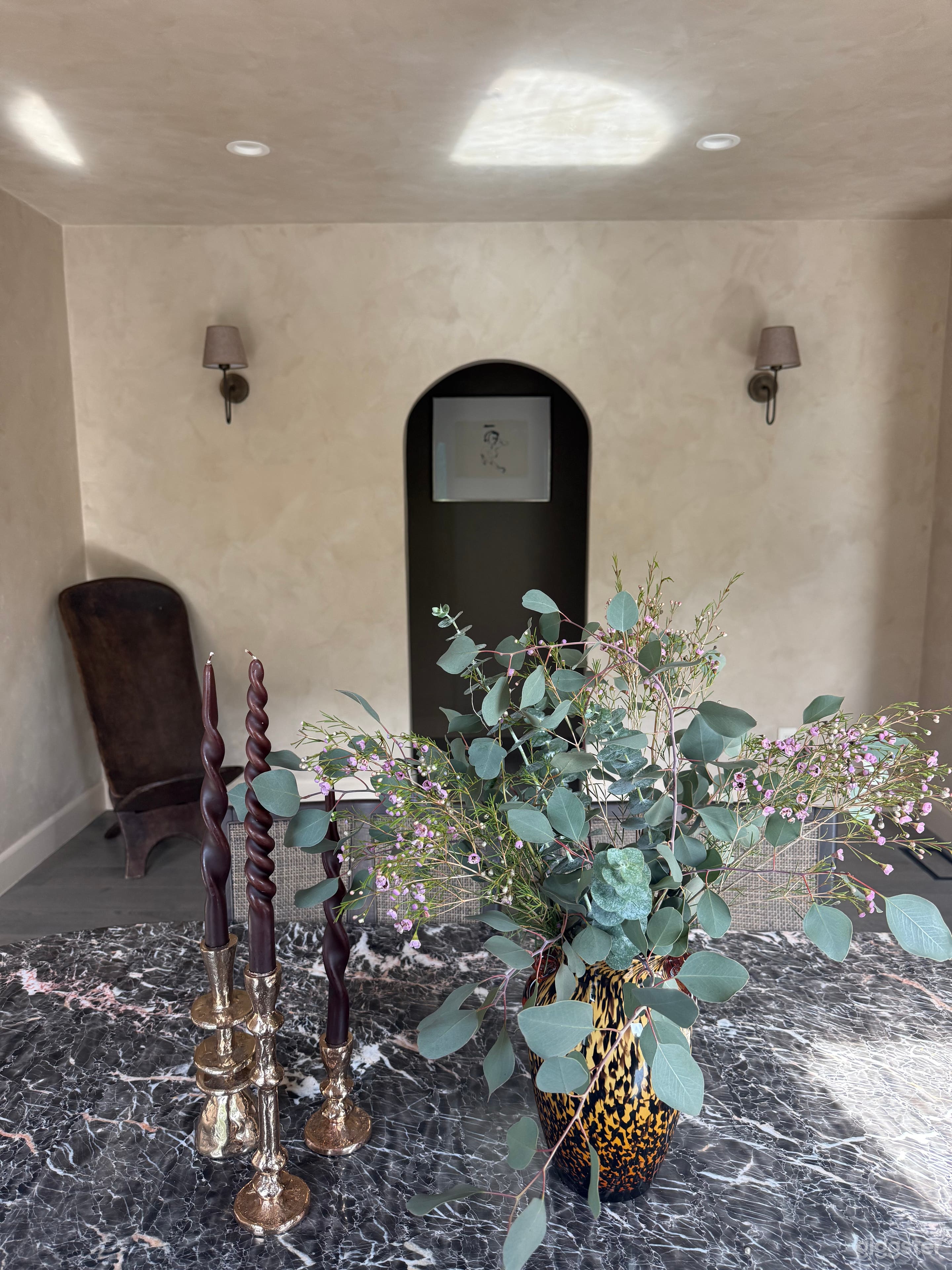 Cosy Designer Spanish Home with European Flair! Photo 4