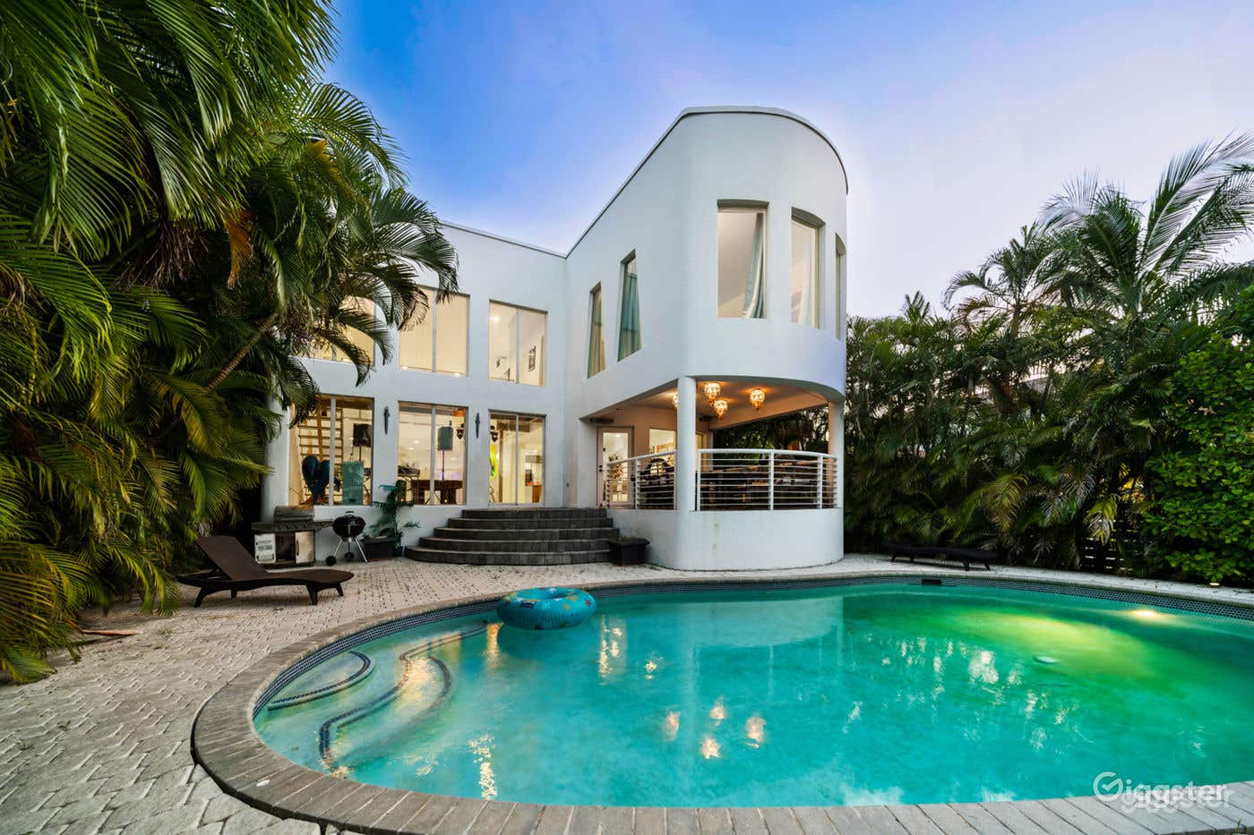 VILLA MIRA | POOL RENTAL Photo 2