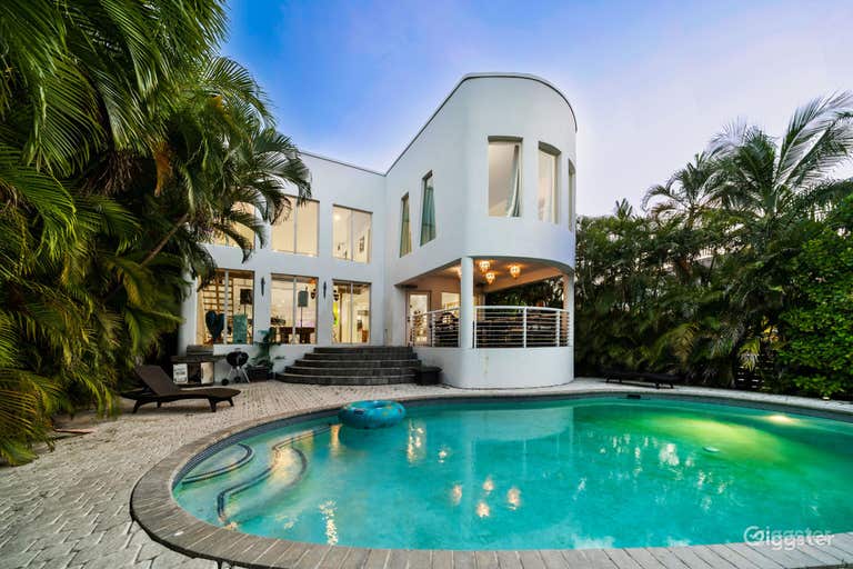  VILLA MIRA | POOL RENTAL 