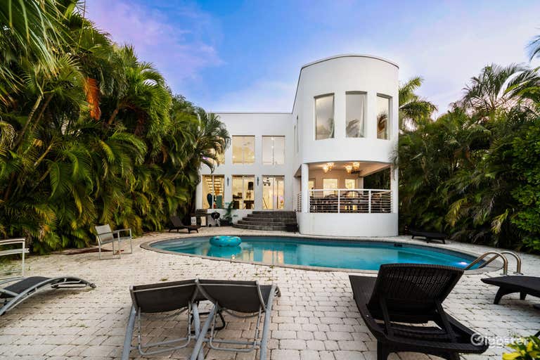  VILLA MIRA | POOL RENTAL 