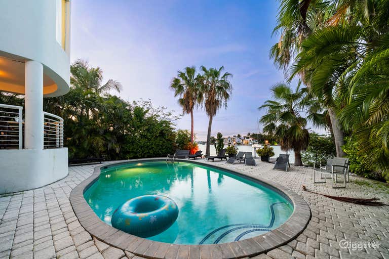 VILLA MIRA | POOL RENTAL 