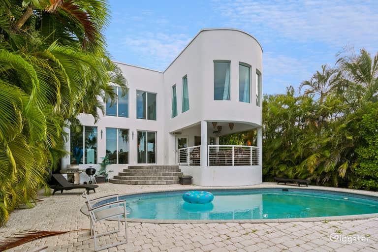  VILLA MIRA | POOL RENTAL 