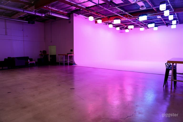  Premium 3750 square foot sound stage in Burbank 