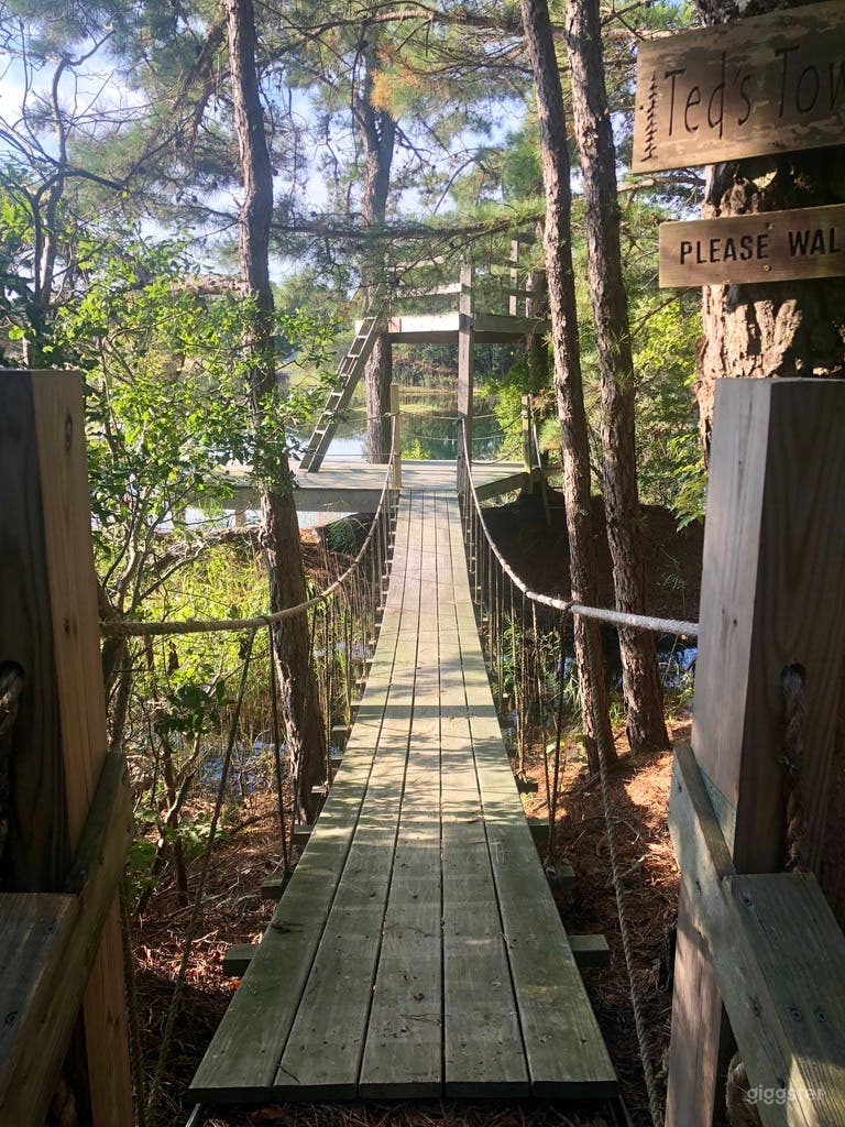 Private Lakefront Outdoor Production and Photoshoot Photo 3