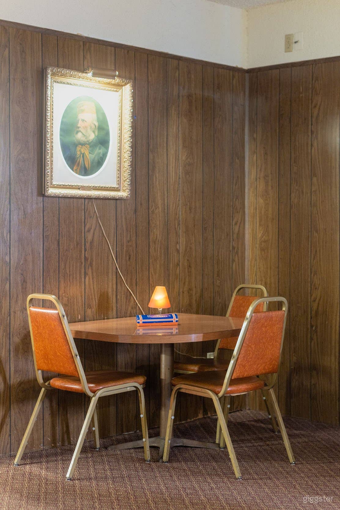 60'S BAR #311 Photo 3