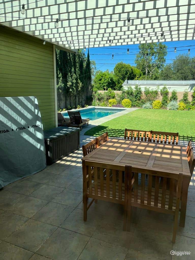 Large Backyard Saltwater Pool in Los Cerritos Photo 3