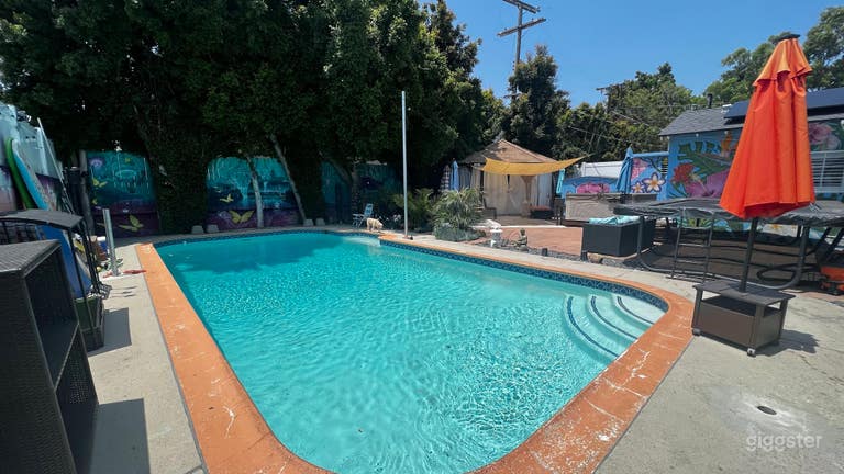  Large Private Backyard - Pool, Tramp, Ping Pong 