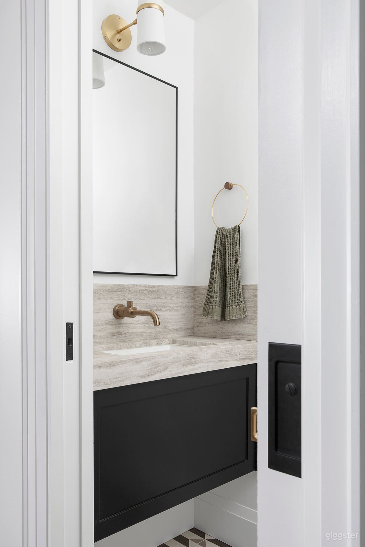 Bright and Modern Film Ready Family Home Photo 4