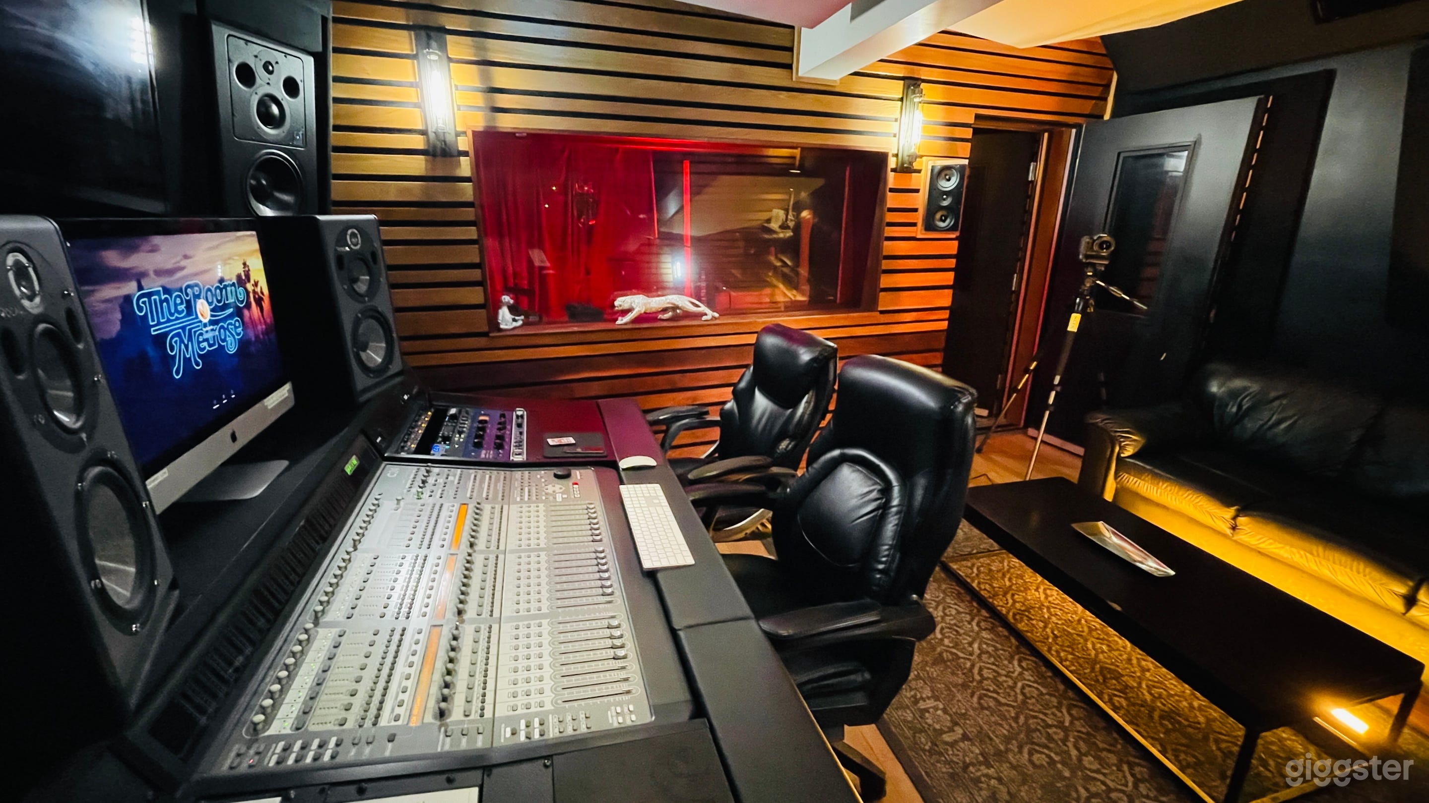 Hollywood Hills Studio B Photo 2