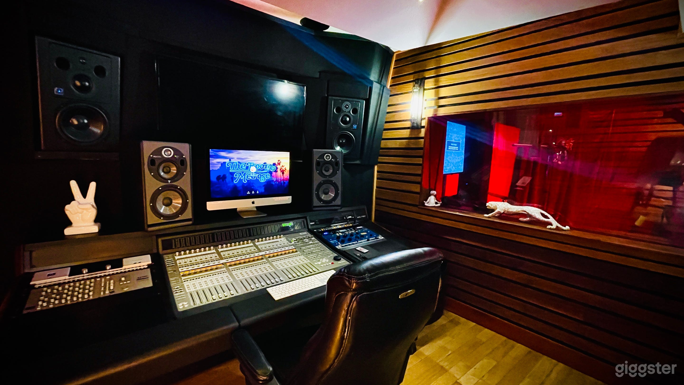 Hollywood Hills Studio B Photo 4