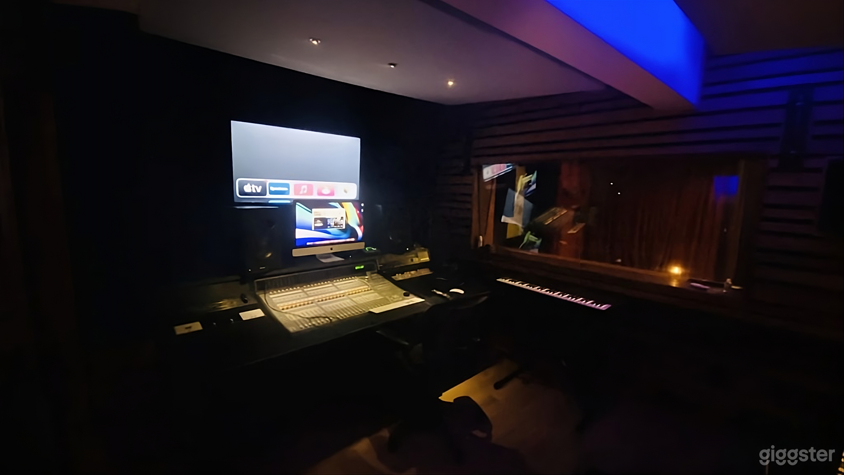 Hollywood Hills Studio B Photo 3