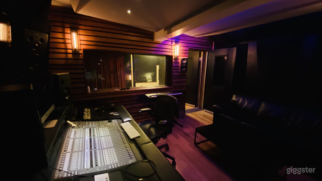 Hollywood Hills Studio B Photo 3