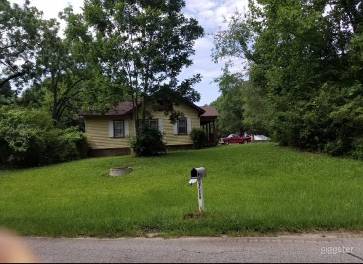 SMALL YELLOW COUNTY HOUSE Photo 1