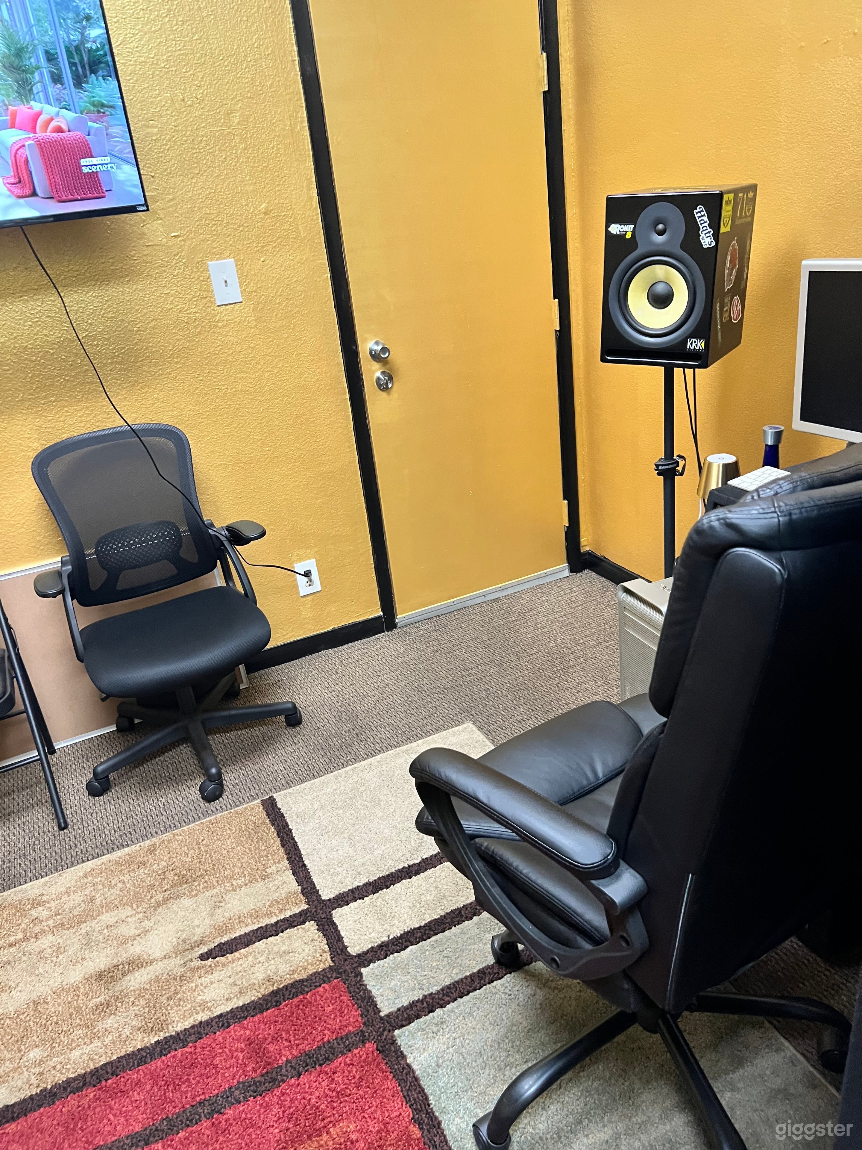 Clean studio for all occasions #Vegas Photo 3
