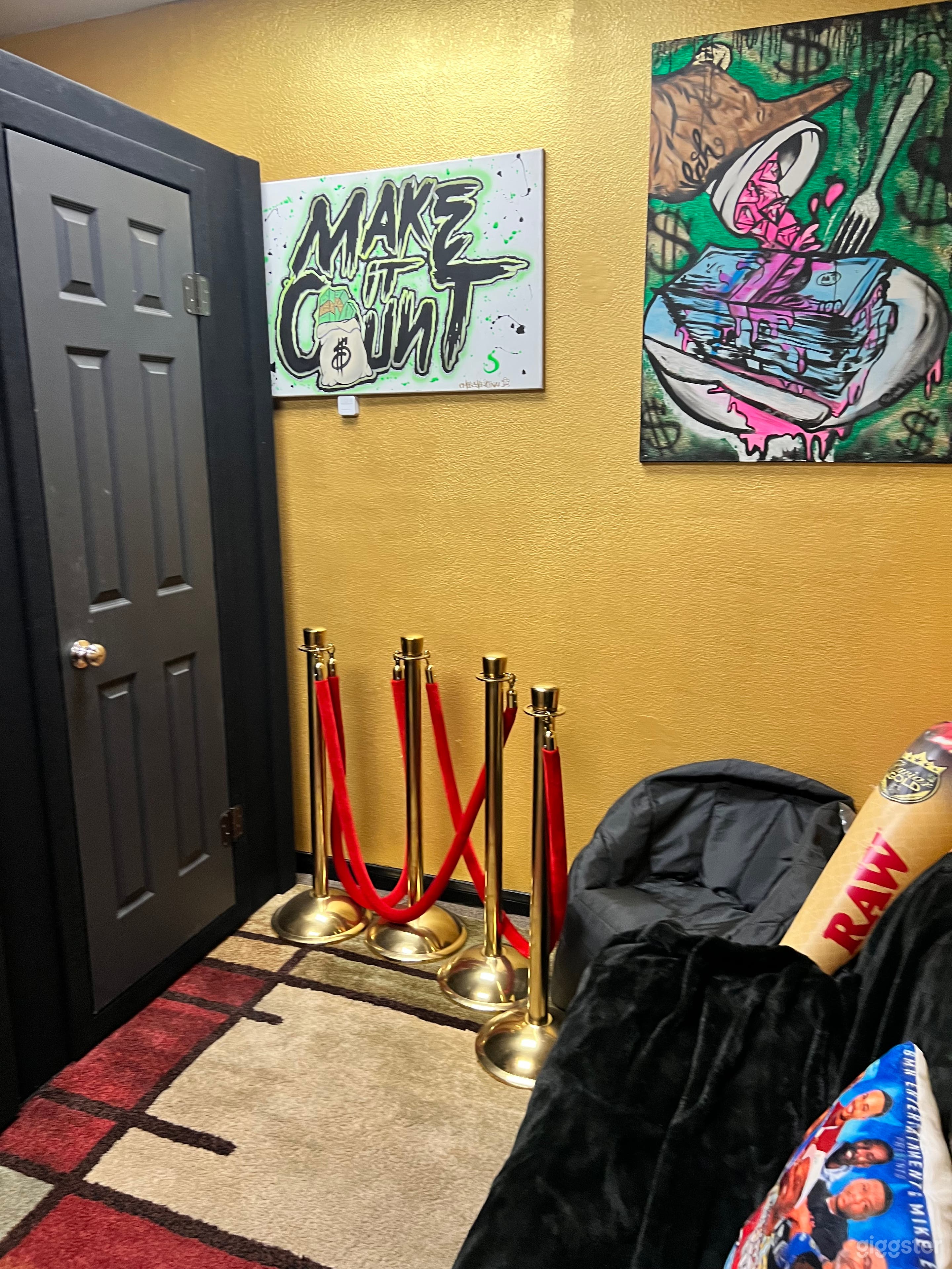 Clean studio for all occasions #Vegas Photo 4