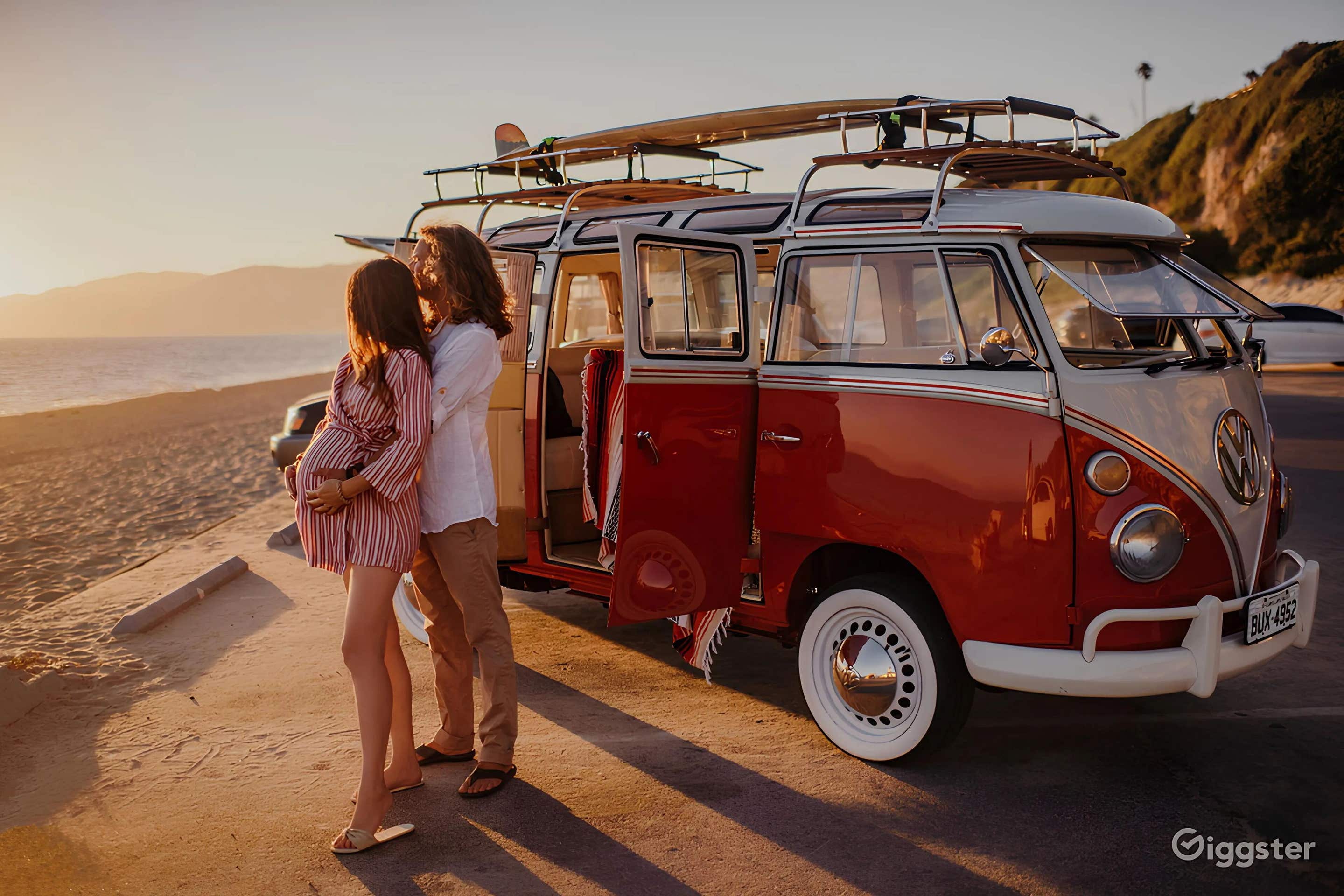 Buses in Thousand Oaks, CA