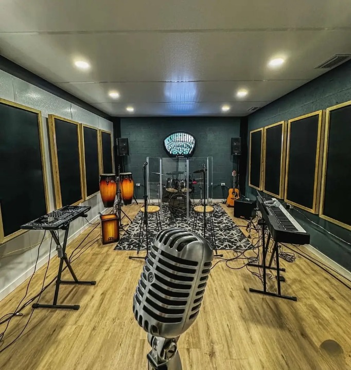 Studio D.
