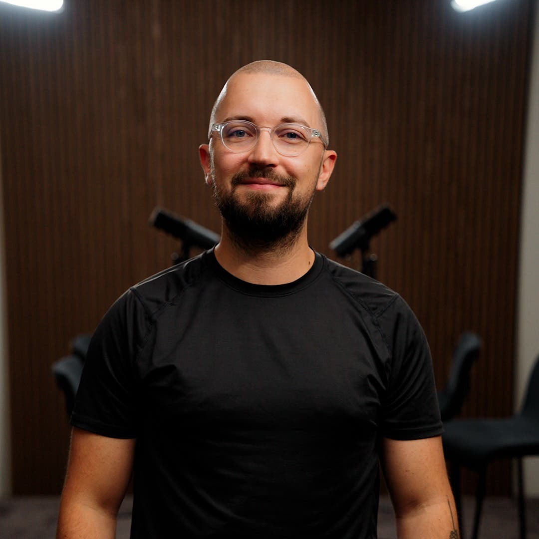 Niklas H.