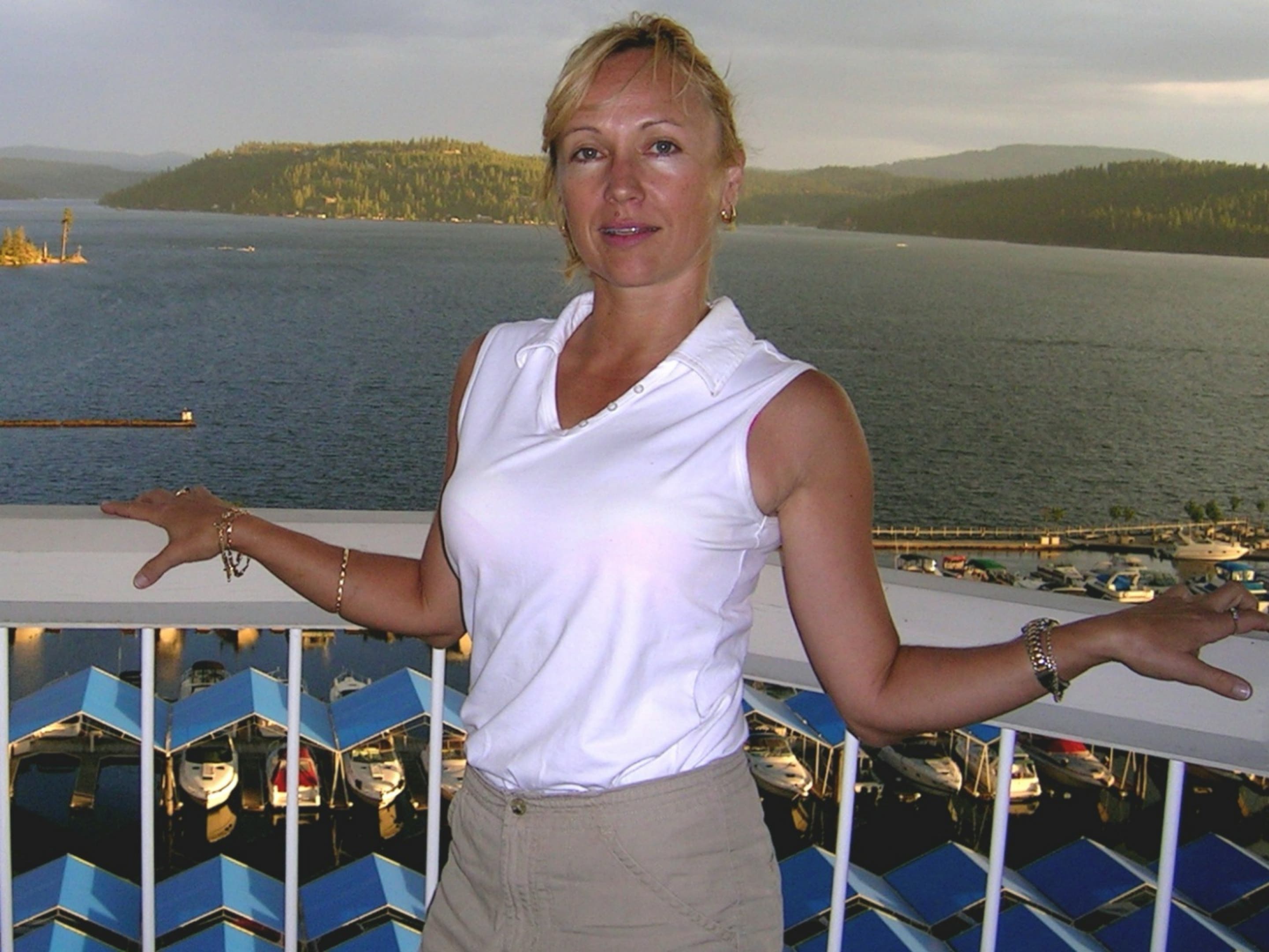 Kelly R.