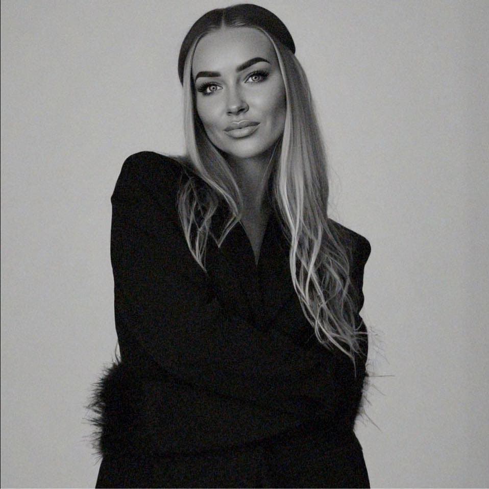 URSZULA J.